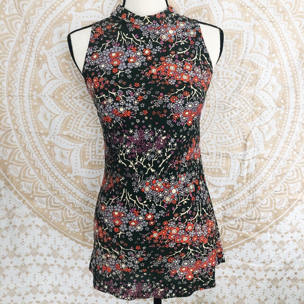 Vintage floral 70’s scuba style top